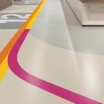 Vinílico premium homogéneo piso entrada hall empresa detalle, OMV