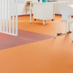 Vinílico premium homogéneo piso guardería, color tangerine y Rojo, OMV