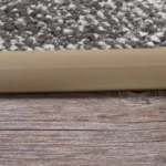 Cubrejuntas simple BeigeClaro PVC, Transición alfombra modular colección Granite y tablón vinílico LVT