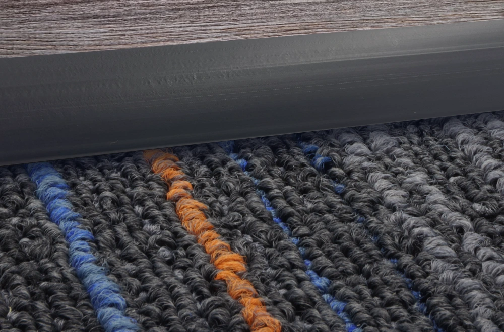 Cubrejuntas Simple Negro PVC, terminación alfombra modular colección Arcade