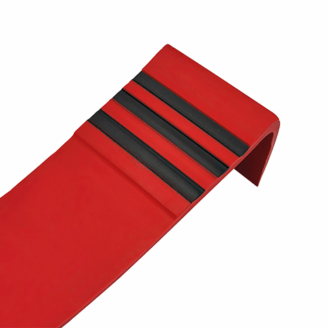 Escala Goma con Nariz ESTRIADA - ROJA, OMV