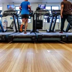 Tablón Vinílico LVT Sport - CanelaOak - Piso Trotadoras Gym