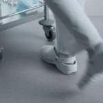 Vinílico Antideslizante Homogéneo R10 - Stone 047 Tránsito Hospital, OMV