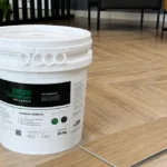 Adhesivo 2M20® Verde balde 20Lts - sobre Tablón Vinílico LVT para Pisos