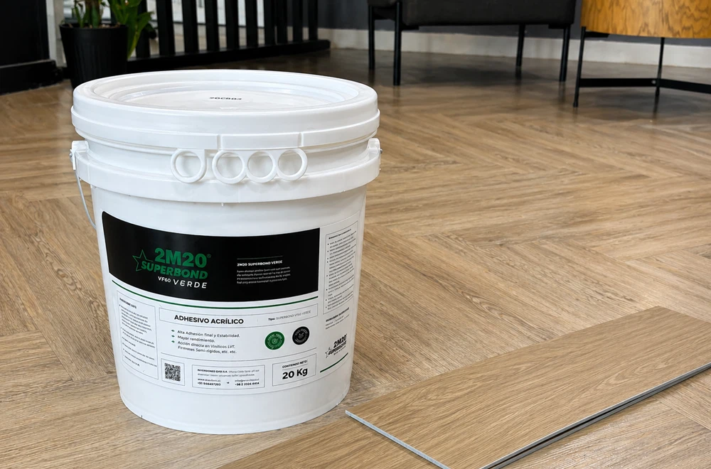 Adhesivo 2M20® Verde balde 20Lts - sobre Tablón Vinílico LVT para Pisos
